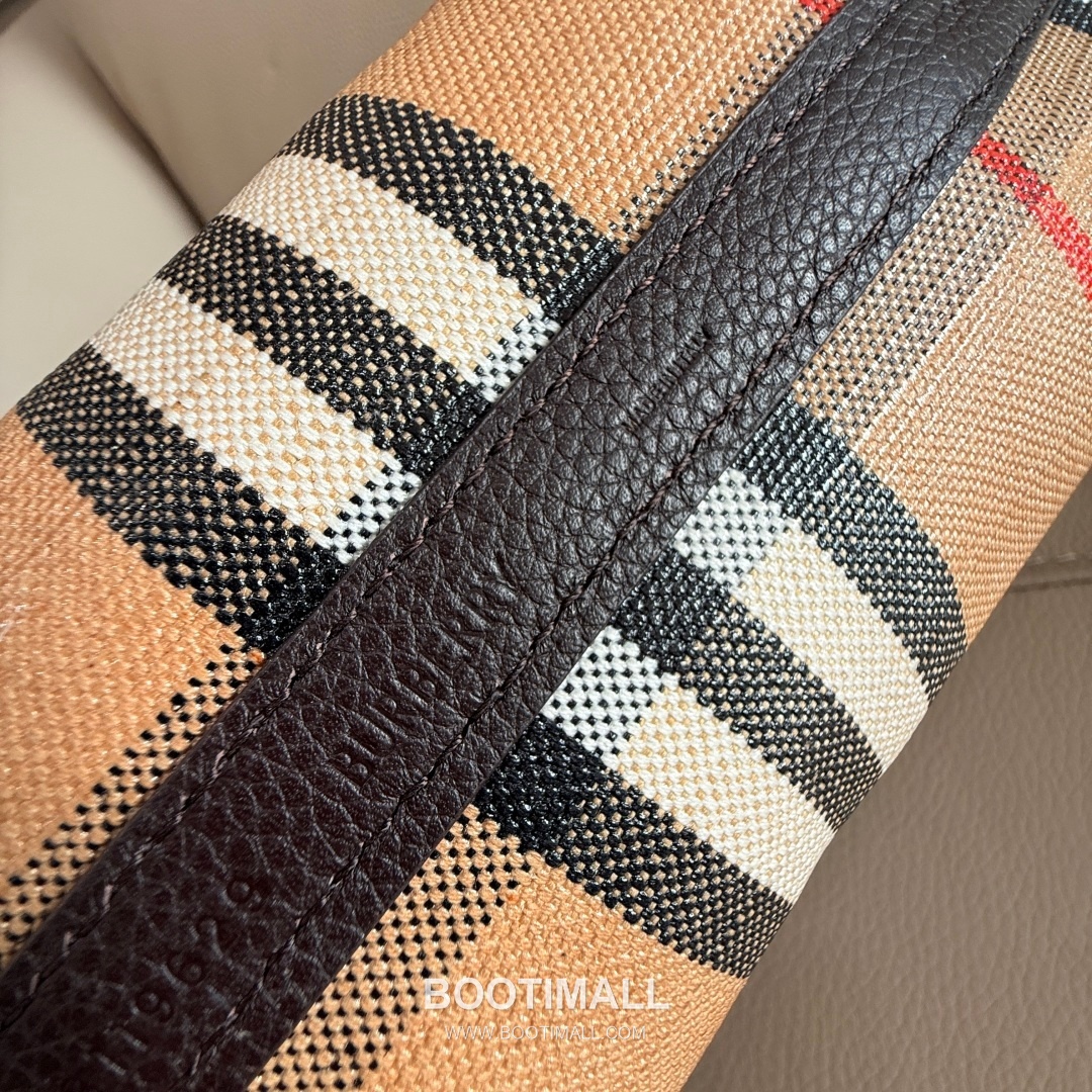 Burberry Bloomsbury Reversible Mini Tote Grained Calfskin Sand Bag 버버리 블룸즈버리 리버서블 미니 토트 그레인드 카프스킨 샌드 22cm 18