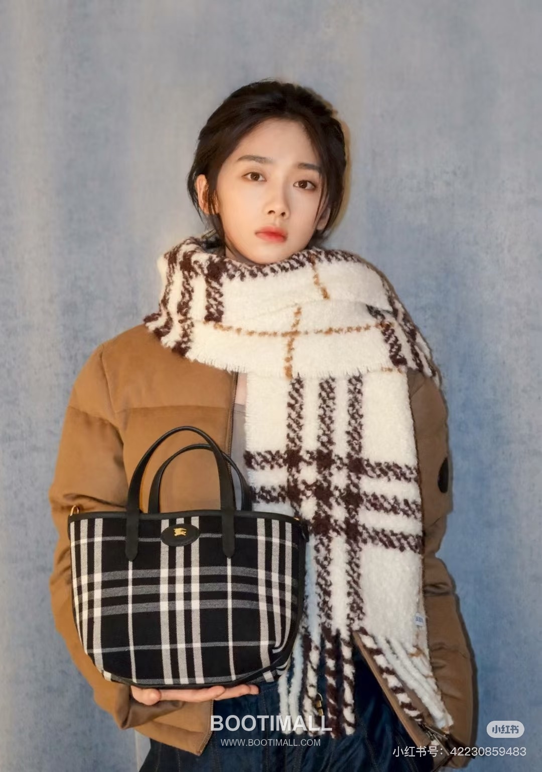 Burberry Bloomsbury Reversible Mini Tote Grained Calfskin Sand Bag 버버리 블룸즈버리 리버서블 미니 토트 그레인드 카프스킨 샌드 22cm 1