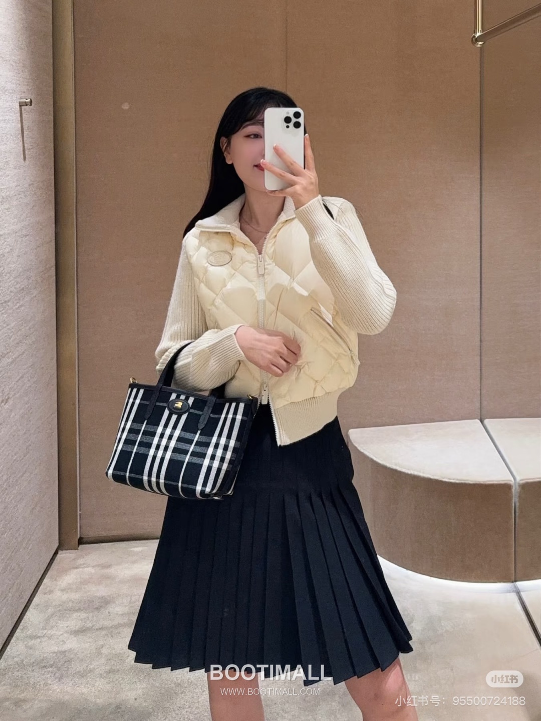 Burberry Bloomsbury Reversible Mini Tote Grained Calfskin Sand Bag 버버리 블룸즈버리 리버서블 미니 토트 그레인드 카프스킨 샌드 22cm 5