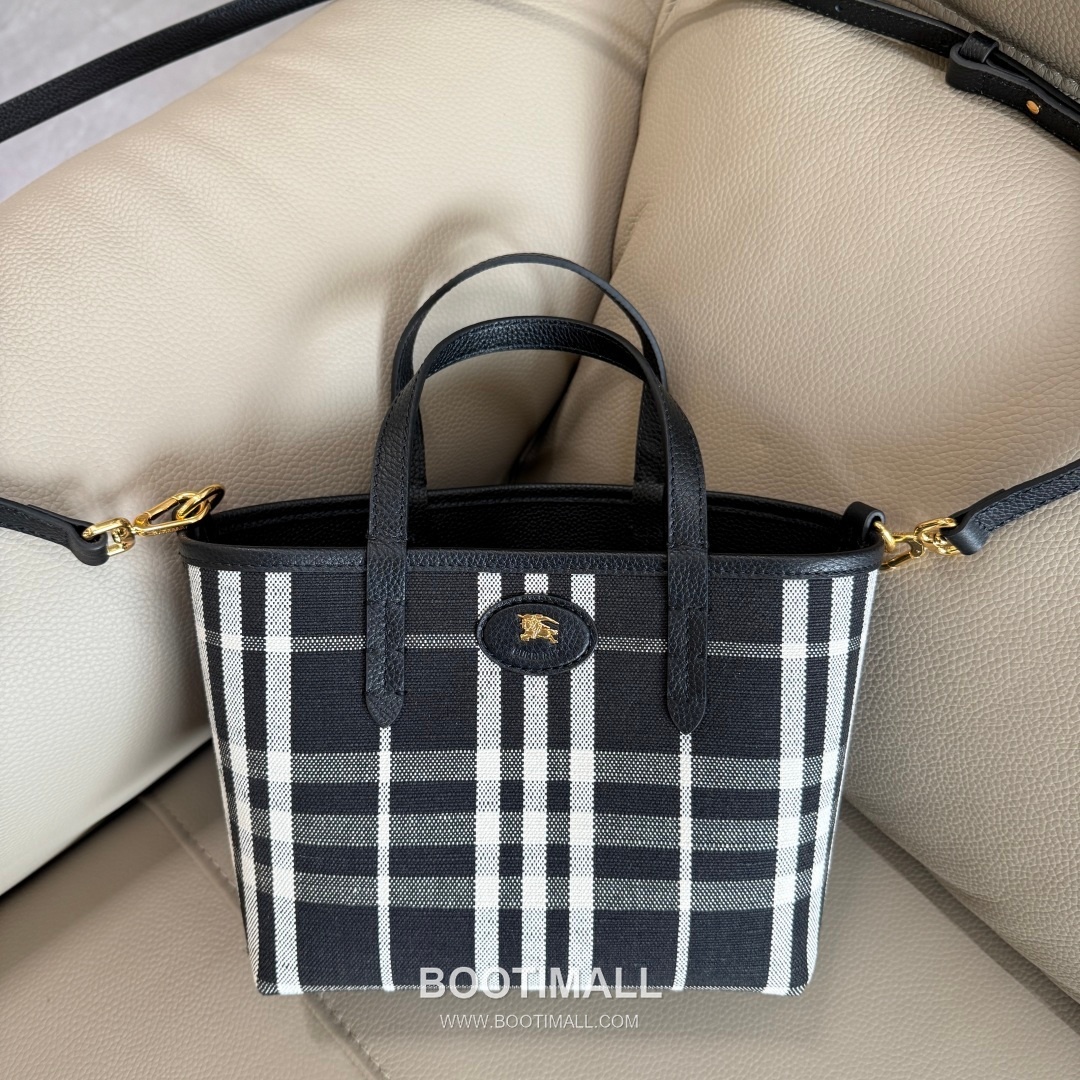 Burberry Bloomsbury Reversible Mini Tote Grained Calfskin Sand Bag 버버리 블룸즈버리 리버서블 미니 토트 그레인드 카프스킨 샌드 22cm 10