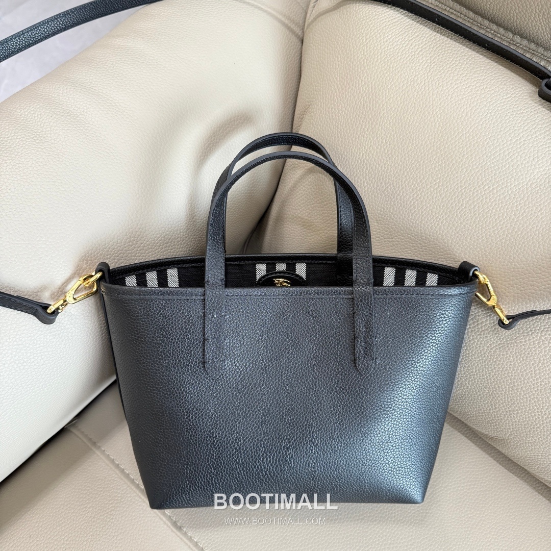 Burberry Bloomsbury Reversible Mini Tote Grained Calfskin Sand Bag 버버리 블룸즈버리 리버서블 미니 토트 그레인드 카프스킨 샌드 22cm 13
