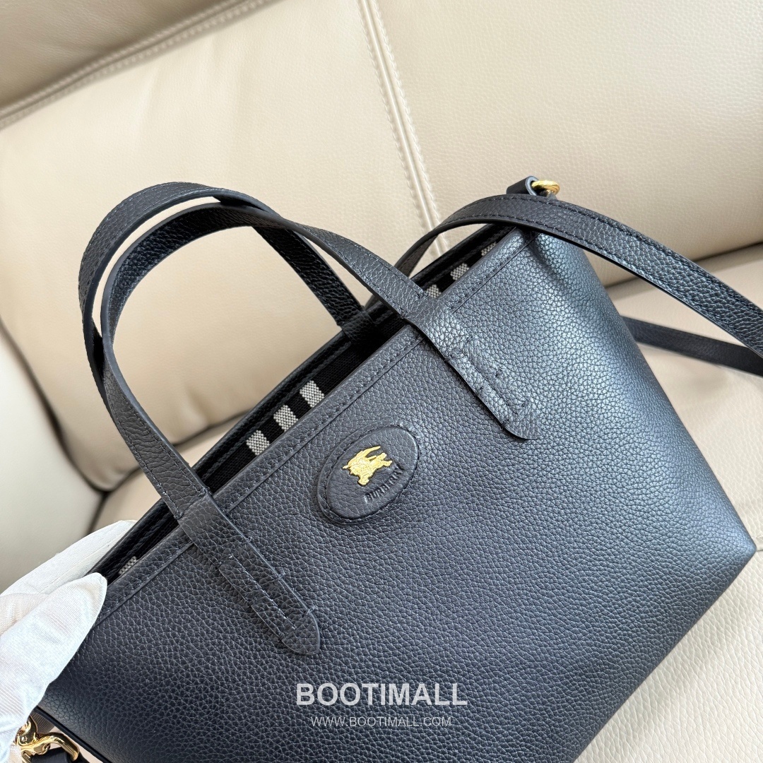 Burberry Bloomsbury Reversible Mini Tote Grained Calfskin Sand Bag 버버리 블룸즈버리 리버서블 미니 토트 그레인드 카프스킨 샌드 22cm 15