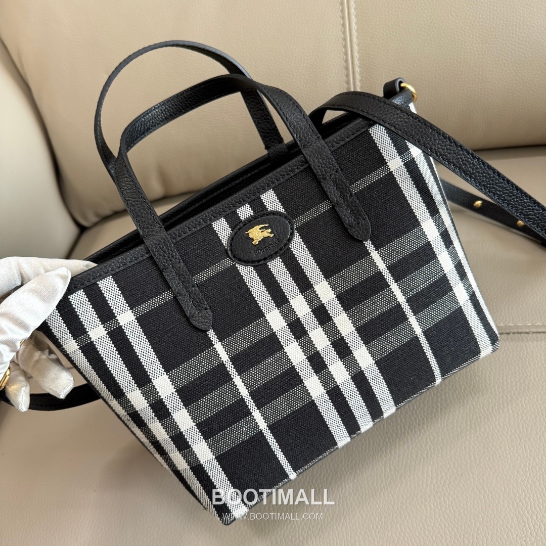 Burberry Bloomsbury Reversible Mini Tote Grained Calfskin Sand Bag 버버리 블룸즈버리 리버서블 미니 토트 그레인드 카프스킨 샌드 22cm 2