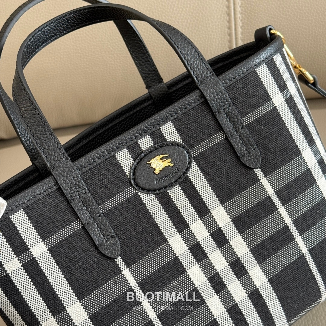 Burberry Bloomsbury Reversible Mini Tote Grained Calfskin Sand Bag 버버리 블룸즈버리 리버서블 미니 토트 그레인드 카프스킨 샌드 22cm 4