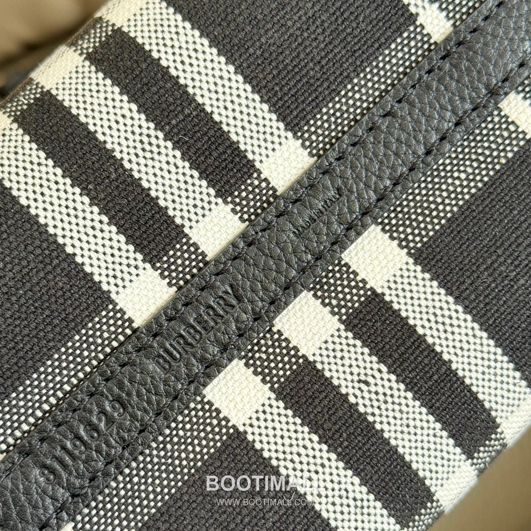 Burberry Bloomsbury Reversible Mini Tote Grained Calfskin Sand Bag 버버리 블룸즈버리 리버서블 미니 토트 그레인드 카프스킨 샌드 22cm 7