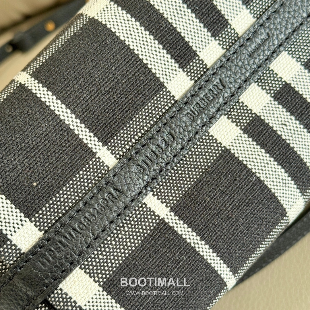 Burberry Bloomsbury Reversible Mini Tote Grained Calfskin Sand Bag 버버리 블룸즈버리 리버서블 미니 토트 그레인드 카프스킨 샌드 22cm 8