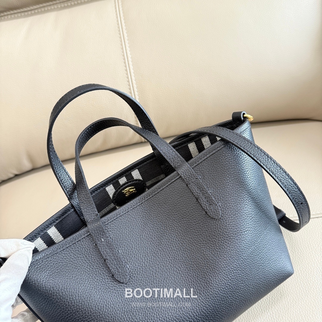 Burberry Bloomsbury Reversible Mini Tote Grained Calfskin Sand Bag 버버리 블룸즈버리 리버서블 미니 토트 그레인드 카프스킨 샌드 22cm 9