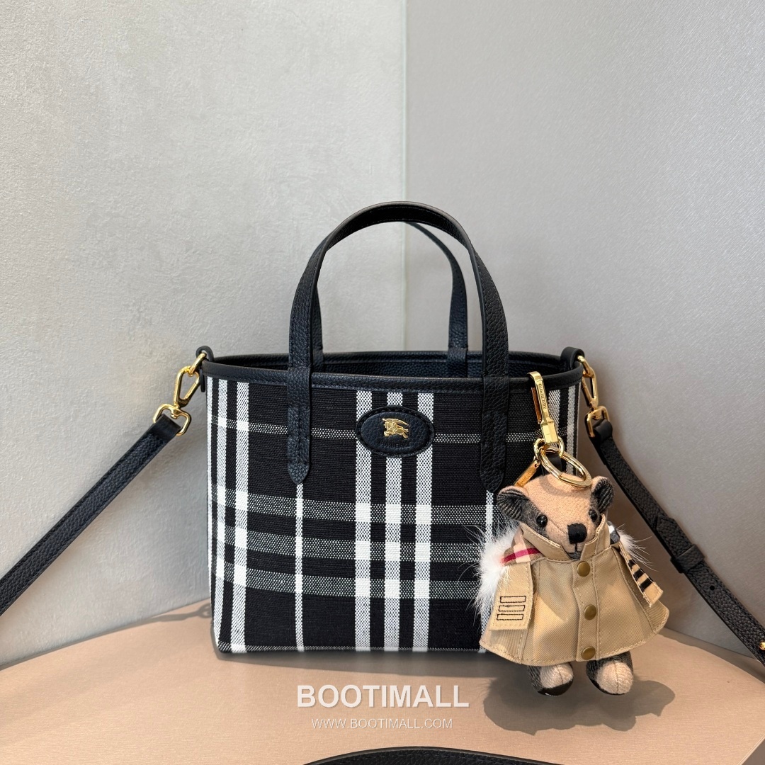 Burberry Bloomsbury Reversible Mini Tote Grained Calfskin Sand Bag 버버리 블룸즈버리 리버서블 미니 토트 그레인드 카프스킨 샌드 22cm 10