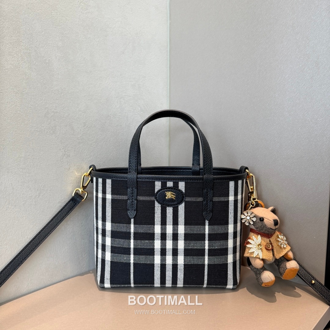 Burberry Bloomsbury Reversible Mini Tote Grained Calfskin Sand Bag 버버리 블룸즈버리 리버서블 미니 토트 그레인드 카프스킨 샌드 22cm 13