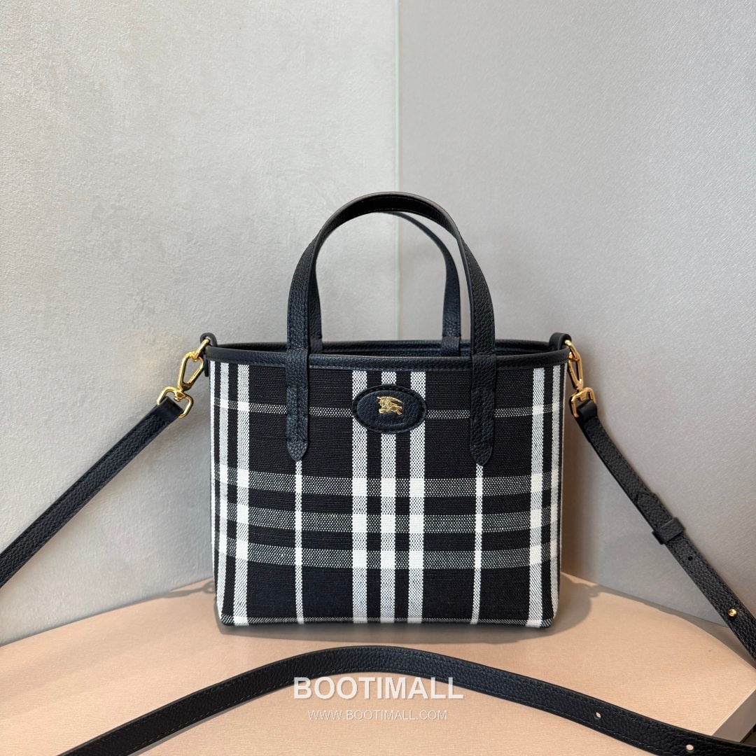 Burberry Bloomsbury Reversible Mini Tote Grained Calfskin Sand Bag 버버리 블룸즈버리 리버서블 미니 토트 그레인드 카프스킨 샌드 22cm 15