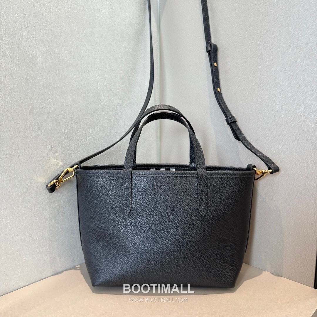 Burberry Bloomsbury Reversible Mini Tote Grained Calfskin Sand Bag 버버리 블룸즈버리 리버서블 미니 토트 그레인드 카프스킨 샌드 22cm 18