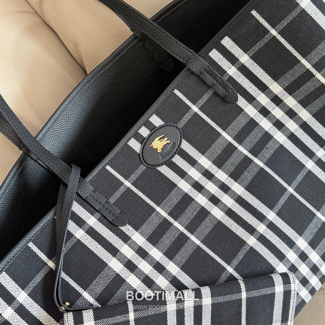 Burberry Bloomsbury Reversible Check Tote Grained Calfskin Sand Bag 버버리 블룸즈버리 리버서블 체크 토트 그레인드 카프스킨 샌드 38cm 11
