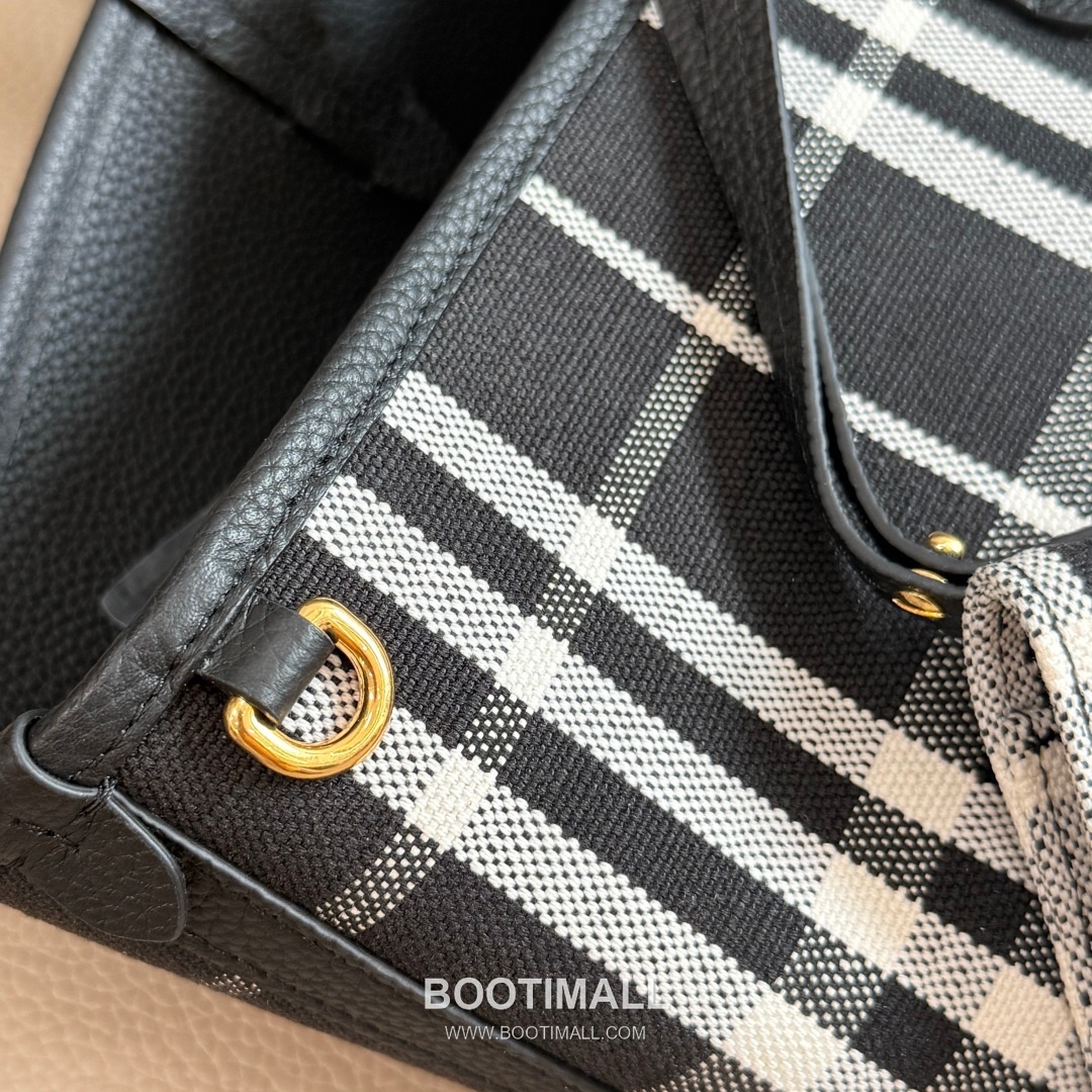 Burberry Bloomsbury Reversible Check Tote Grained Calfskin Sand Bag 버버리 블룸즈버리 리버서블 체크 토트 그레인드 카프스킨 샌드 38cm 12