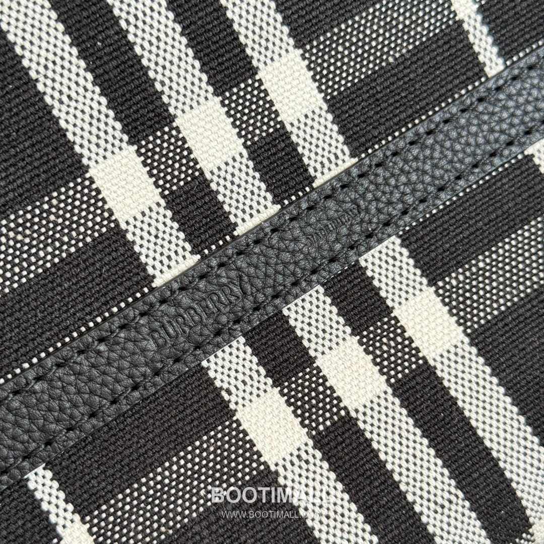 Burberry Bloomsbury Reversible Check Tote Grained Calfskin Sand Bag 버버리 블룸즈버리 리버서블 체크 토트 그레인드 카프스킨 샌드 38cm 15
