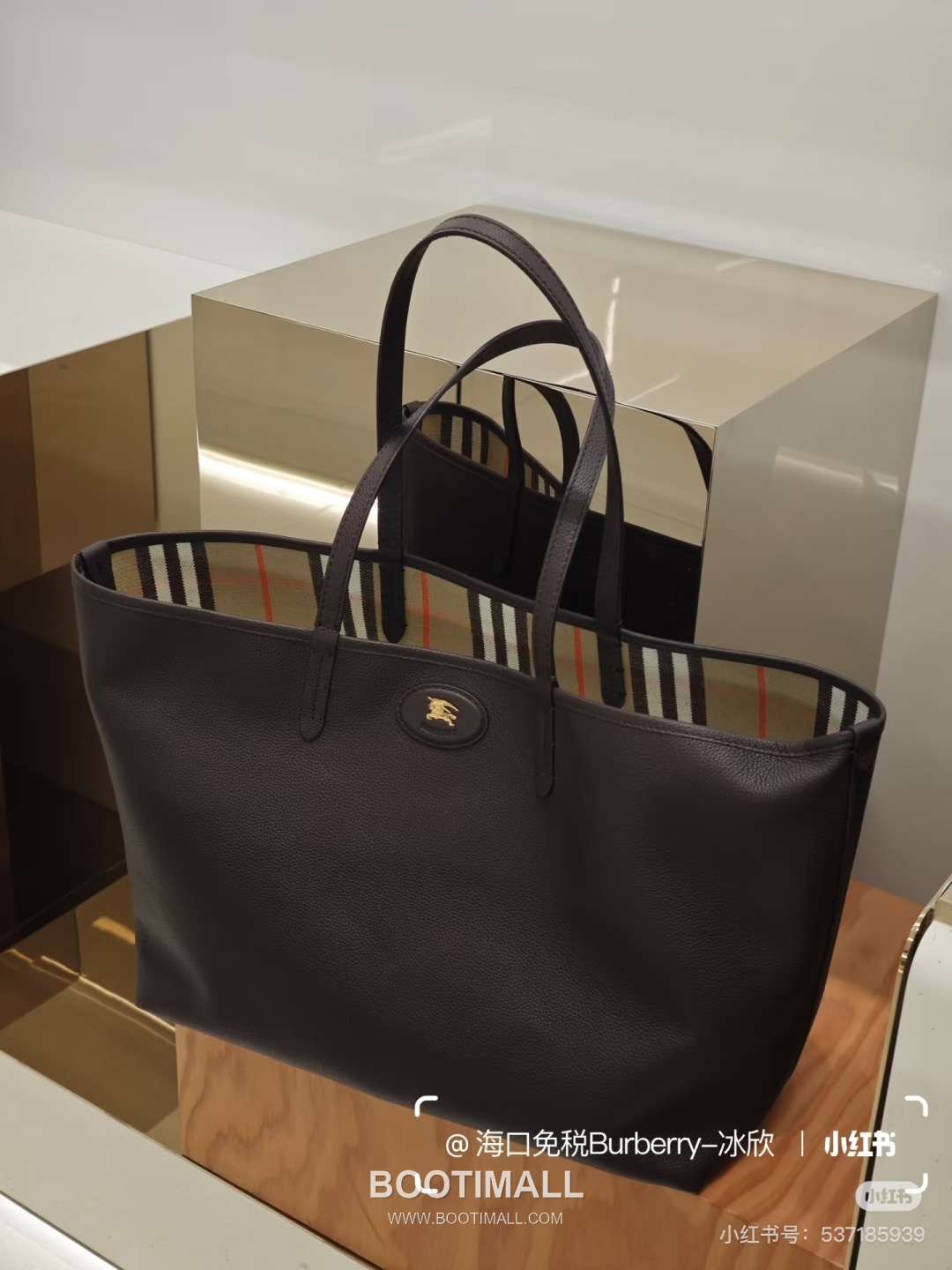 Burberry Bloomsbury Reversible Check Tote Grained Calfskin Sand Bag 버버리 블룸즈버리 리버서블 체크 토트 그레인드 카프스킨 샌드 38cm 18