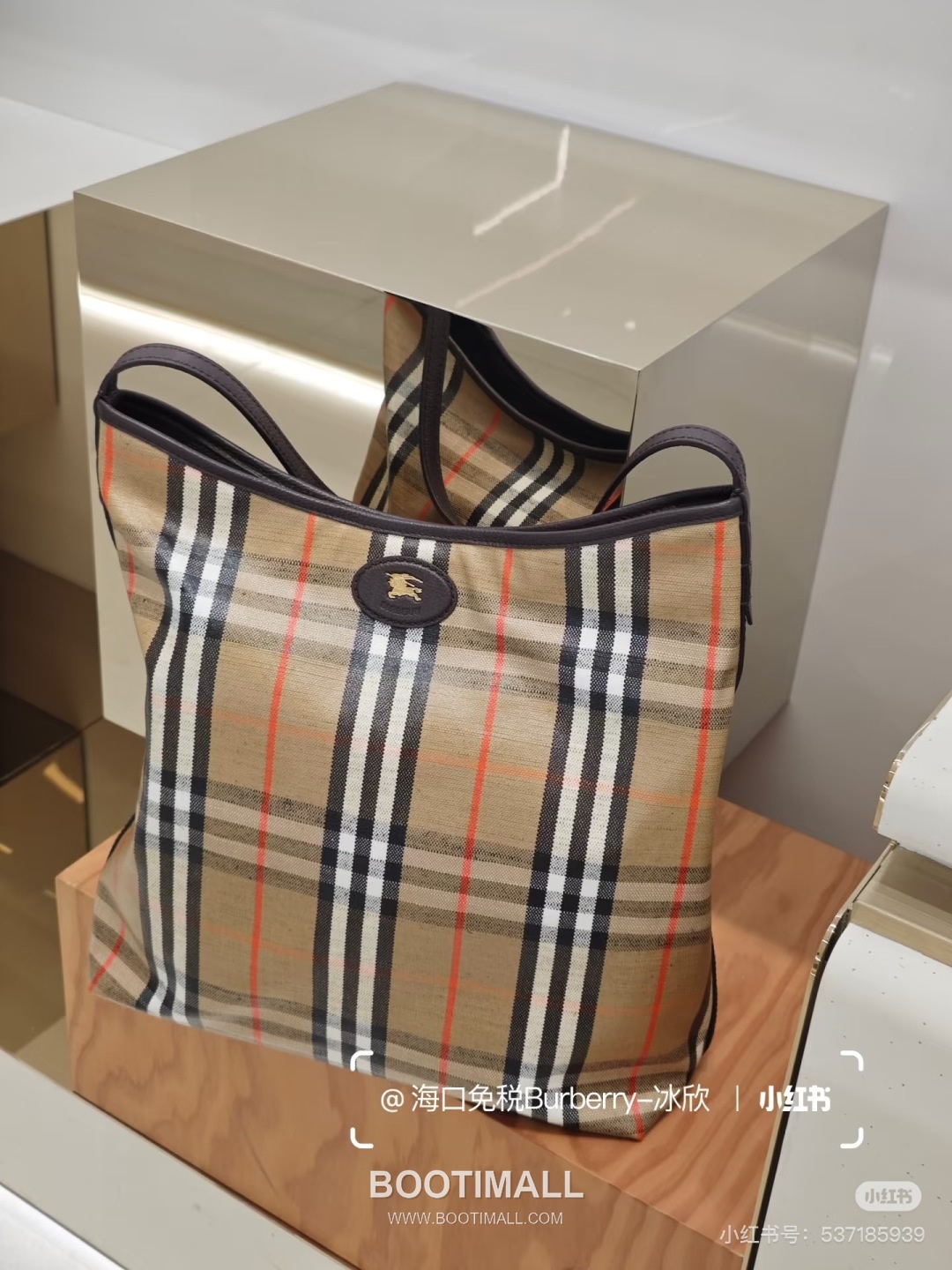 Burberry Bloomsbury Reversible Check Tote Grained Calfskin Sand Bag 버버리 블룸즈버리 리버서블 체크 토트 그레인드 카프스킨 샌드 38cm 21