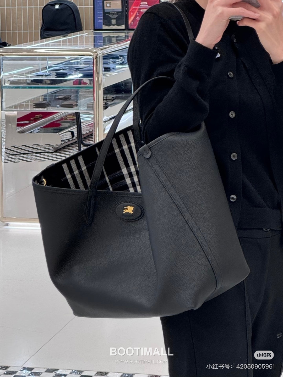 Burberry Bloomsbury Reversible Check Tote Grained Calfskin Sand Bag 버버리 블룸즈버리 리버서블 체크 토트 그레인드 카프스킨 샌드 38cm 22