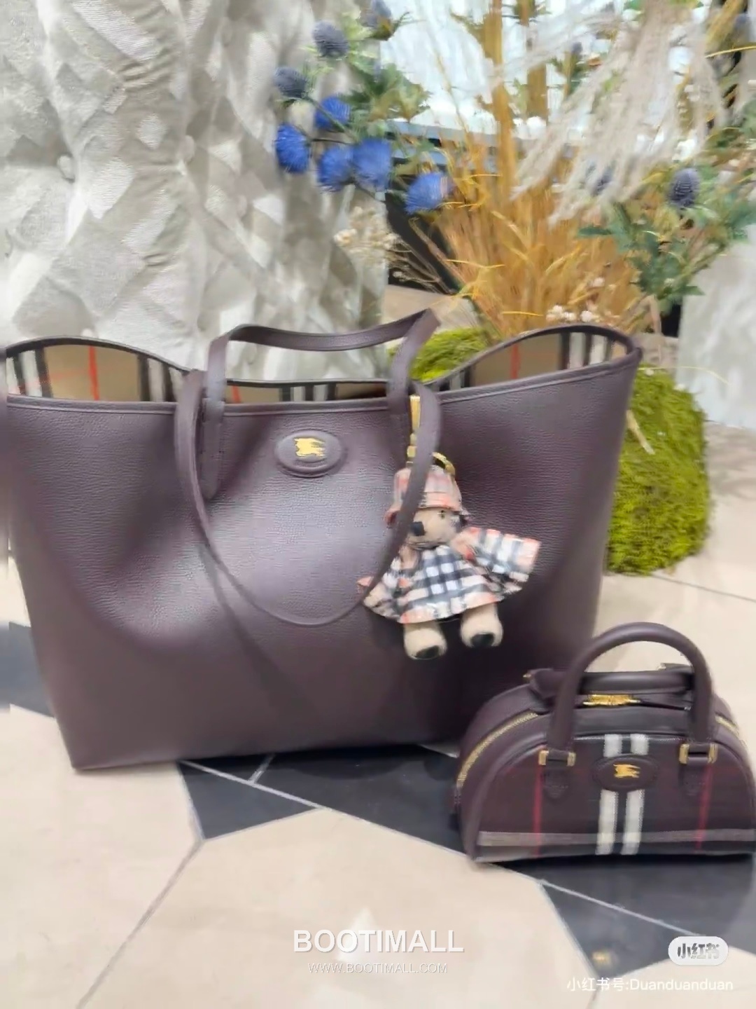 Burberry Bloomsbury Reversible Check Tote Grained Calfskin Sand Bag 버버리 블룸즈버리 리버서블 체크 토트 그레인드 카프스킨 샌드 38cm 23