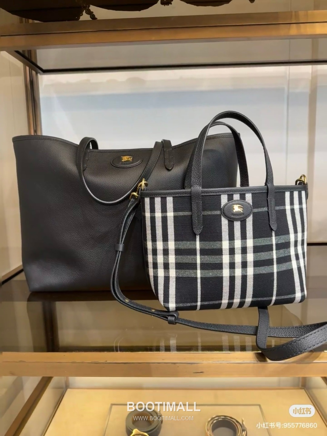 Burberry Bloomsbury Reversible Check Tote Grained Calfskin Sand Bag 버버리 블룸즈버리 리버서블 체크 토트 그레인드 카프스킨 샌드 38cm 26