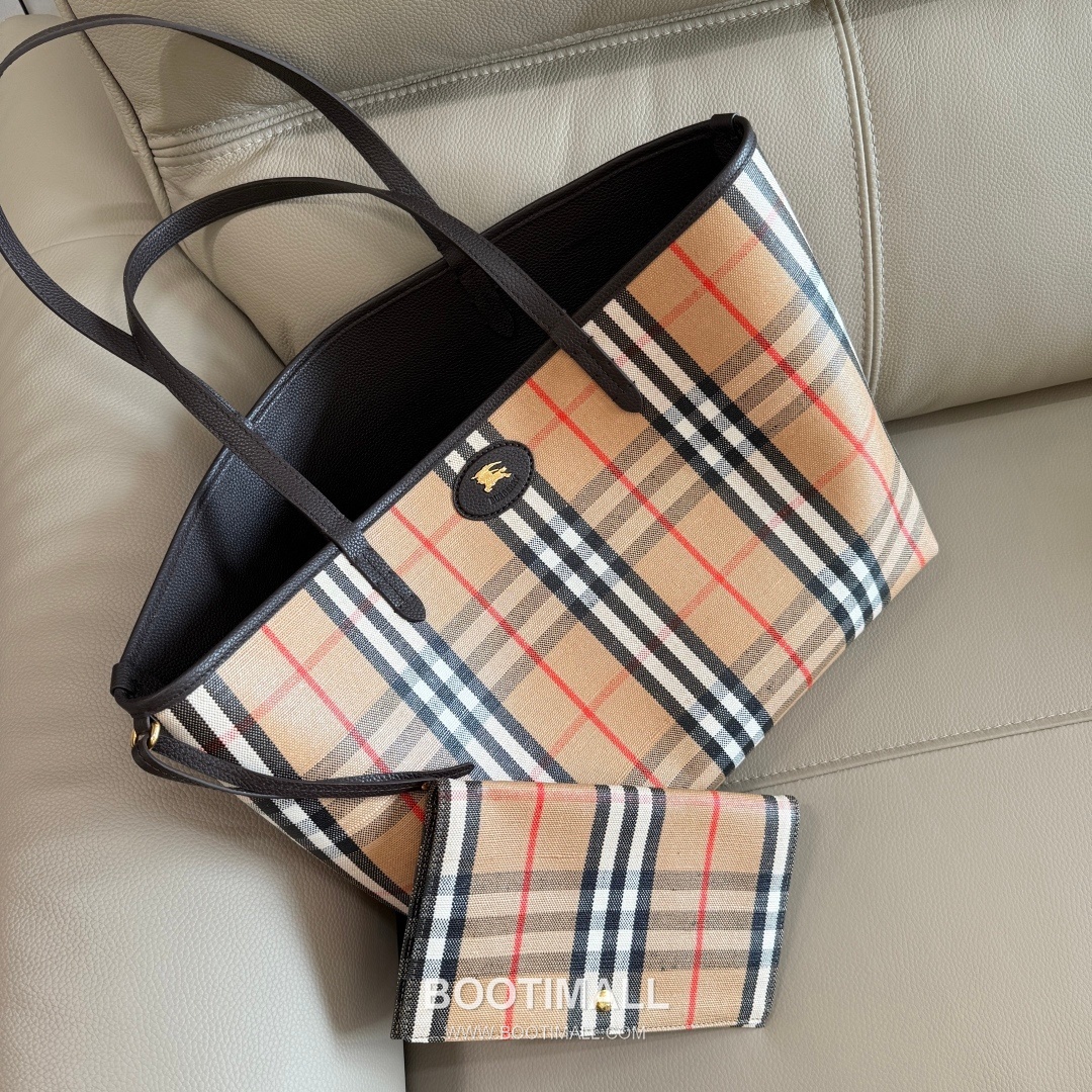 Burberry Bloomsbury Reversible Check Tote Grained Calfskin Sand Bag 버버리 블룸즈버리 리버서블 체크 토트 그레인드 카프스킨 샌드 37.5cm 6