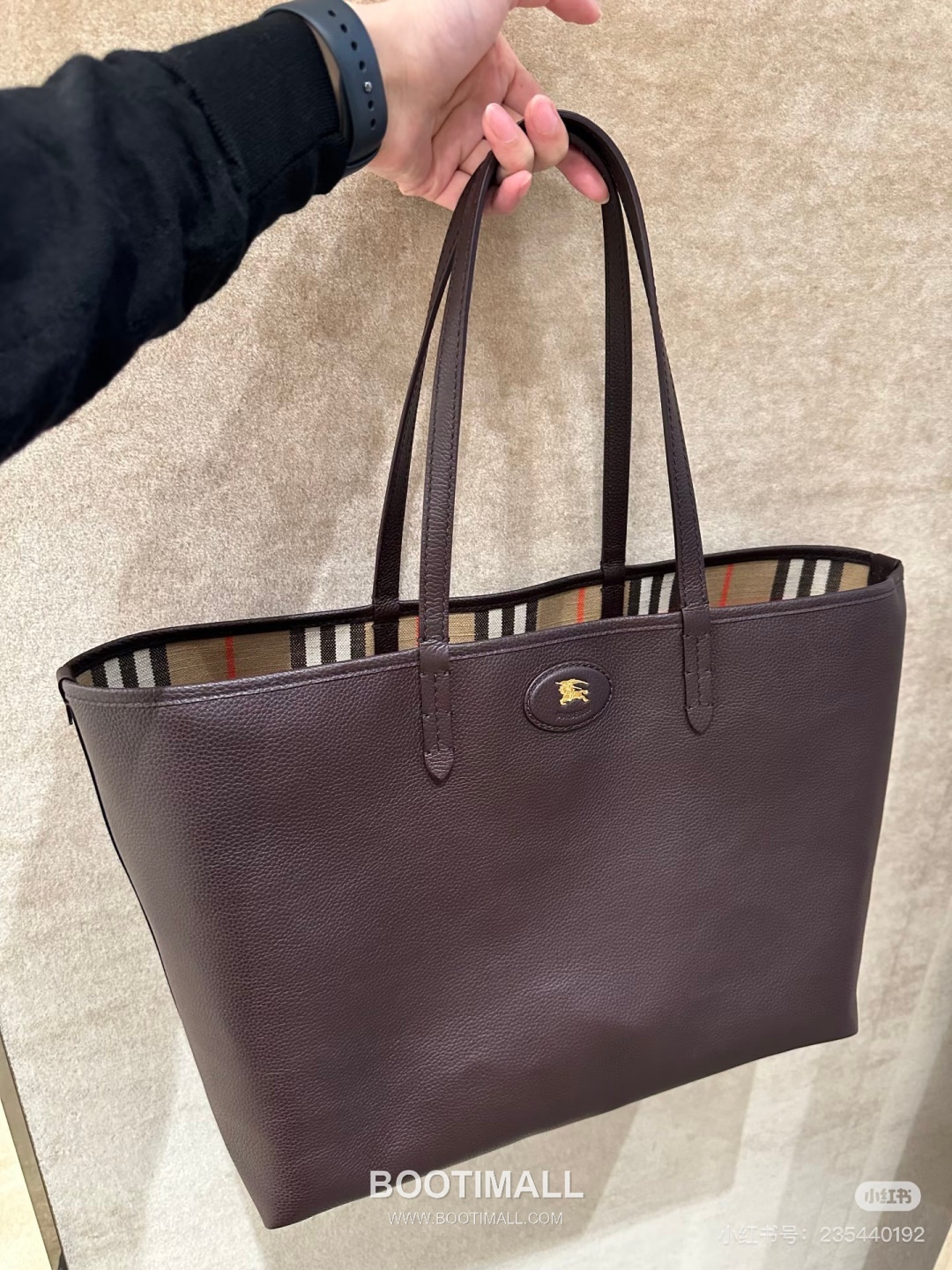 Burberry Bloomsbury Reversible Check Tote Grained Calfskin Sand Bag 버버리 블룸즈버리 리버서블 체크 토트 그레인드 카프스킨 샌드 37.5cm 15