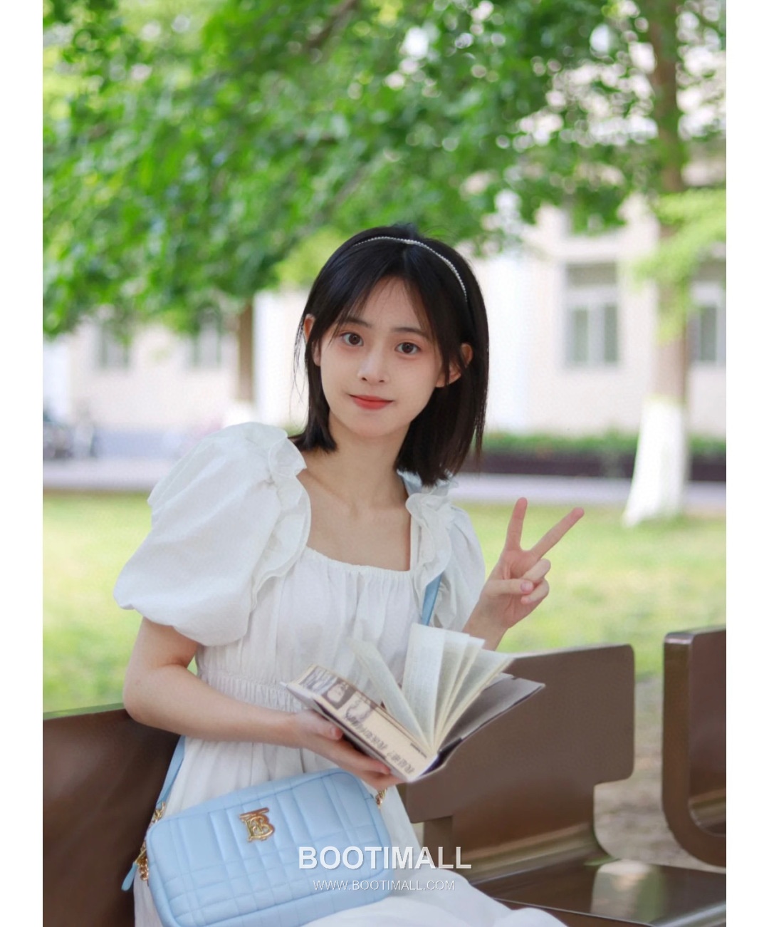 Burberry Lola Quilted Camera Italian-Tanned Lambskin Crossbody Bag 버버리 롤라 퀼팅 카메라 이탈리아 태닝 램스킨 크로스백 19cm 1