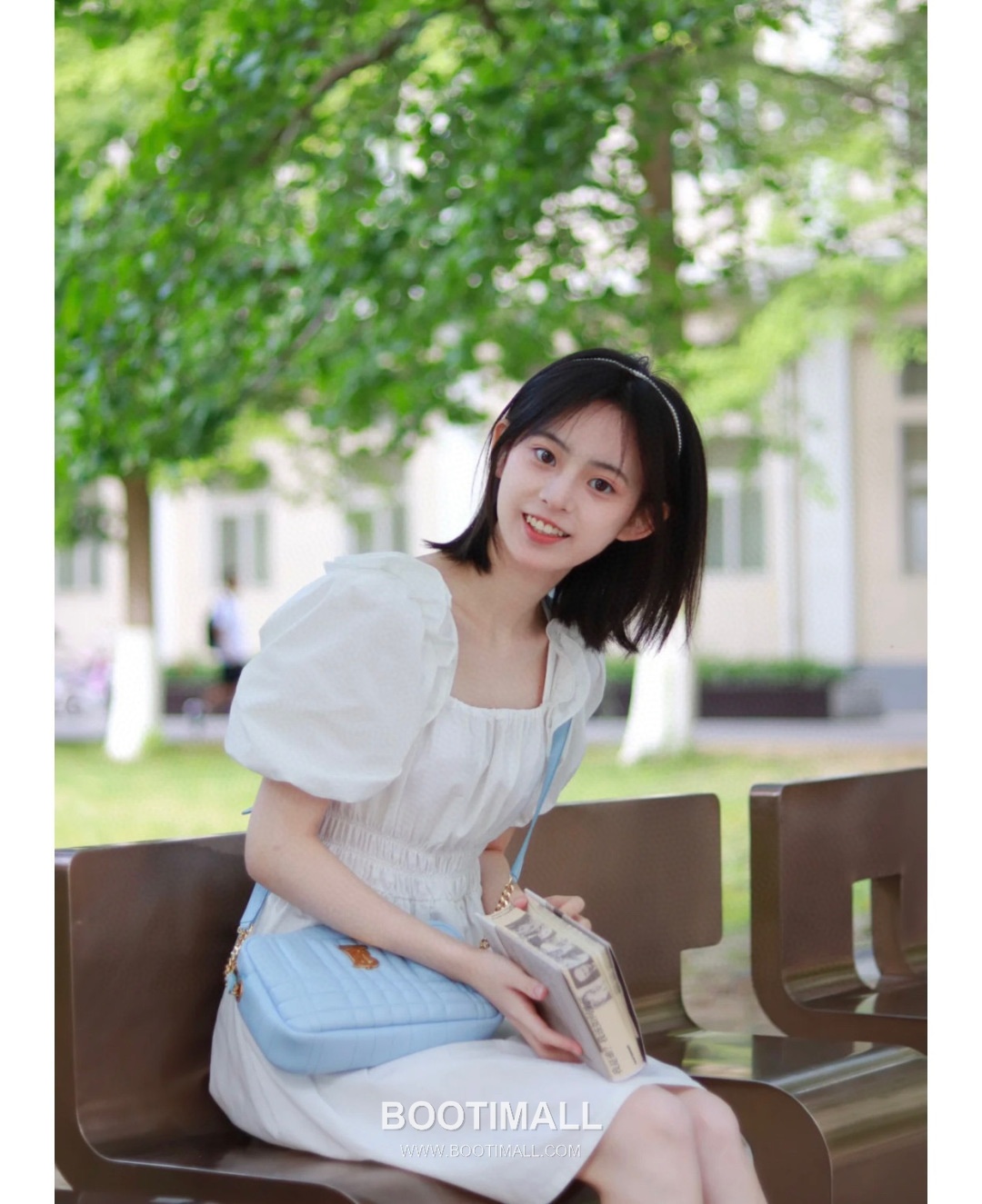 Burberry Lola Quilted Camera Italian-Tanned Lambskin Crossbody Bag 버버리 롤라 퀼팅 카메라 이탈리아 태닝 램스킨 크로스백 19cm 2