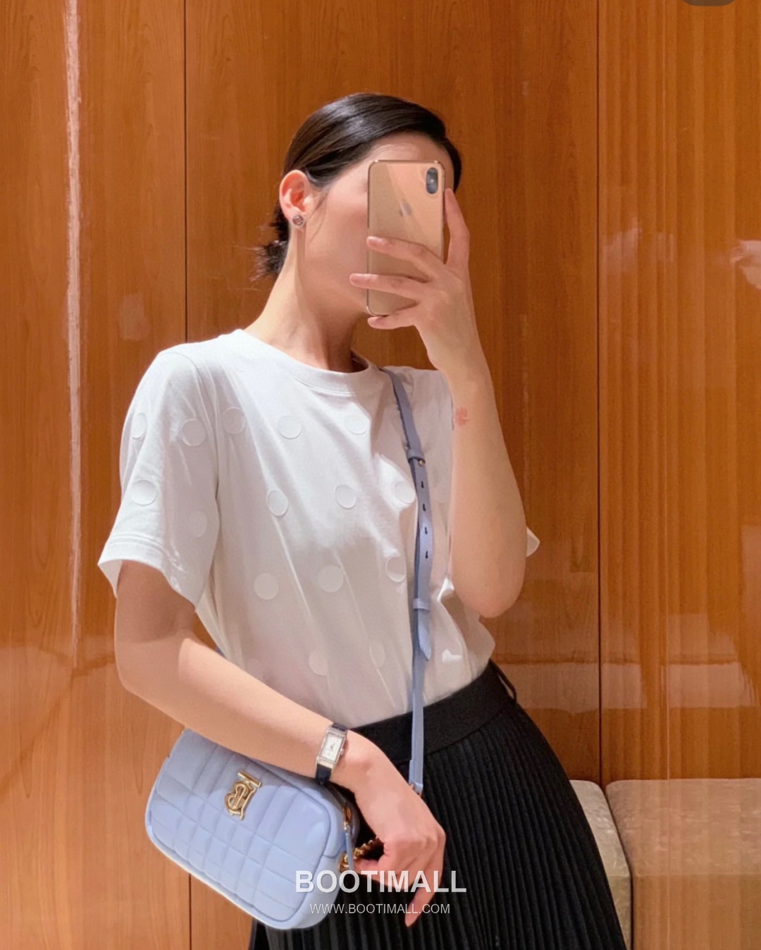 Burberry Lola Quilted Camera Italian-Tanned Lambskin Crossbody Bag 버버리 롤라 퀼팅 카메라 이탈리아 태닝 램스킨 크로스백 19cm 3