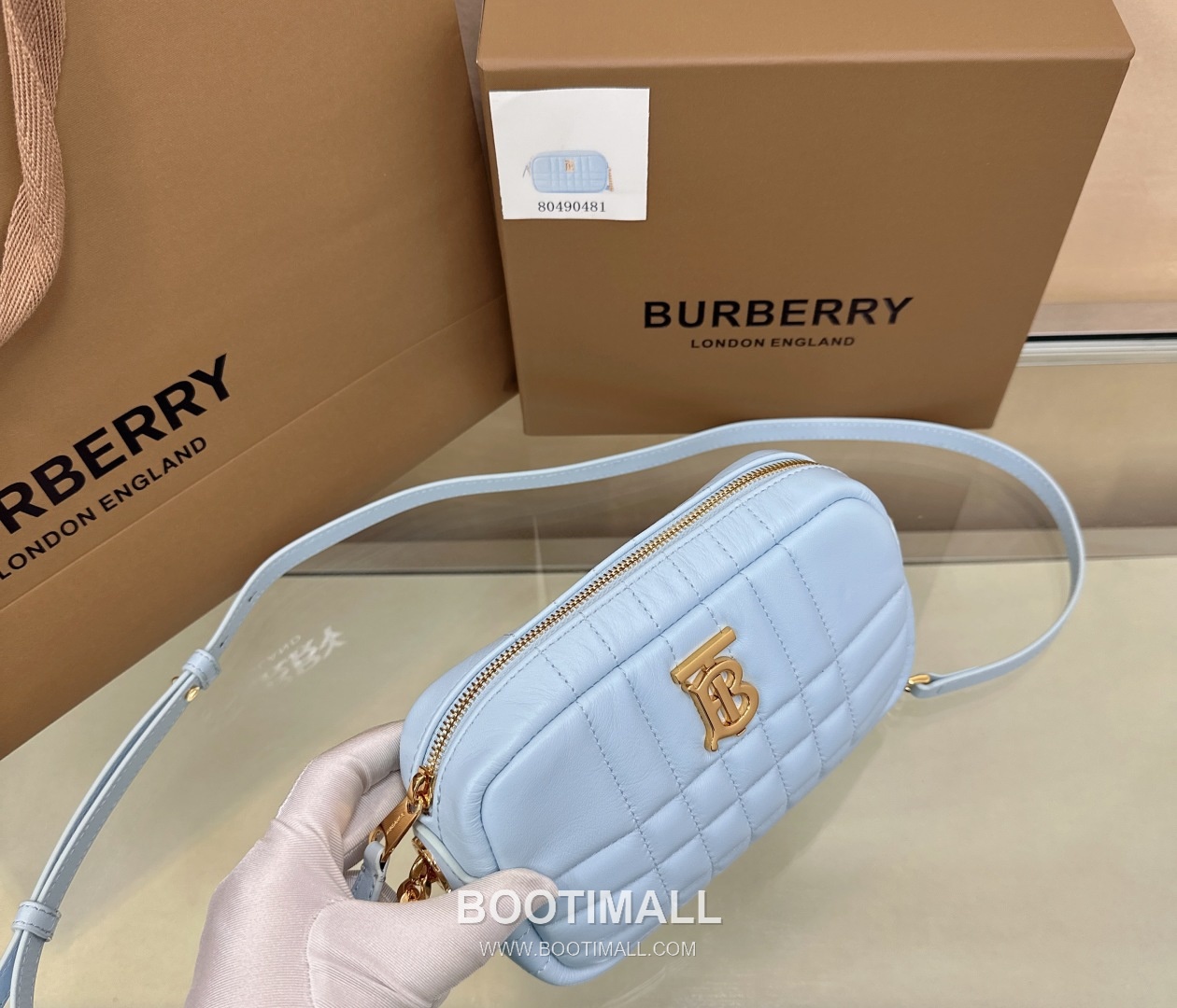 Burberry Lola Quilted Camera Italian-Tanned Lambskin Crossbody Bag 버버리 롤라 퀼팅 카메라 이탈리아 태닝 램스킨 크로스백 19cm 16