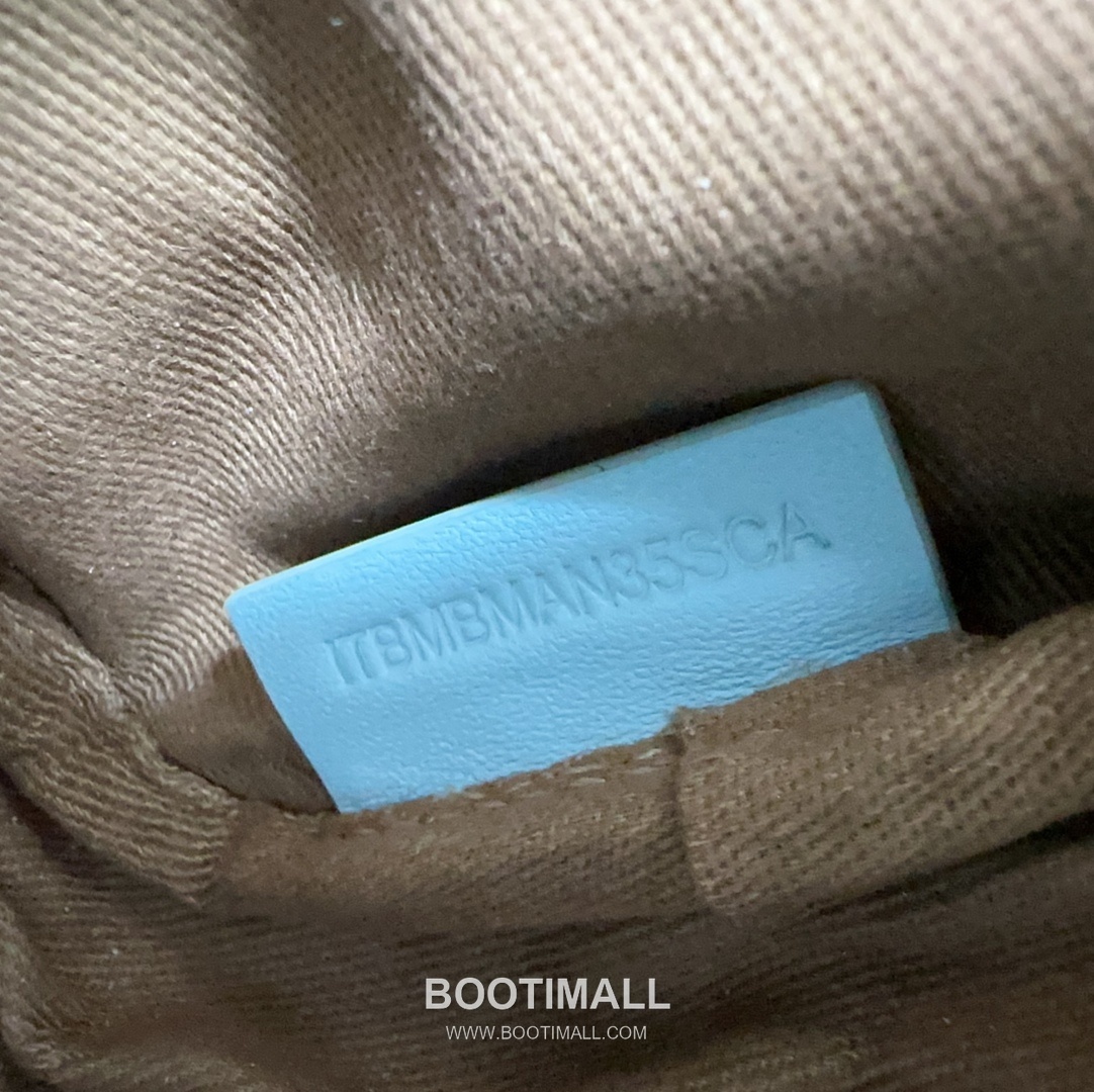 Burberry Lola Quilted Camera Italian-Tanned Lambskin Crossbody Bag 버버리 롤라 퀼팅 카메라 이탈리아 태닝 램스킨 크로스백 19cm 19