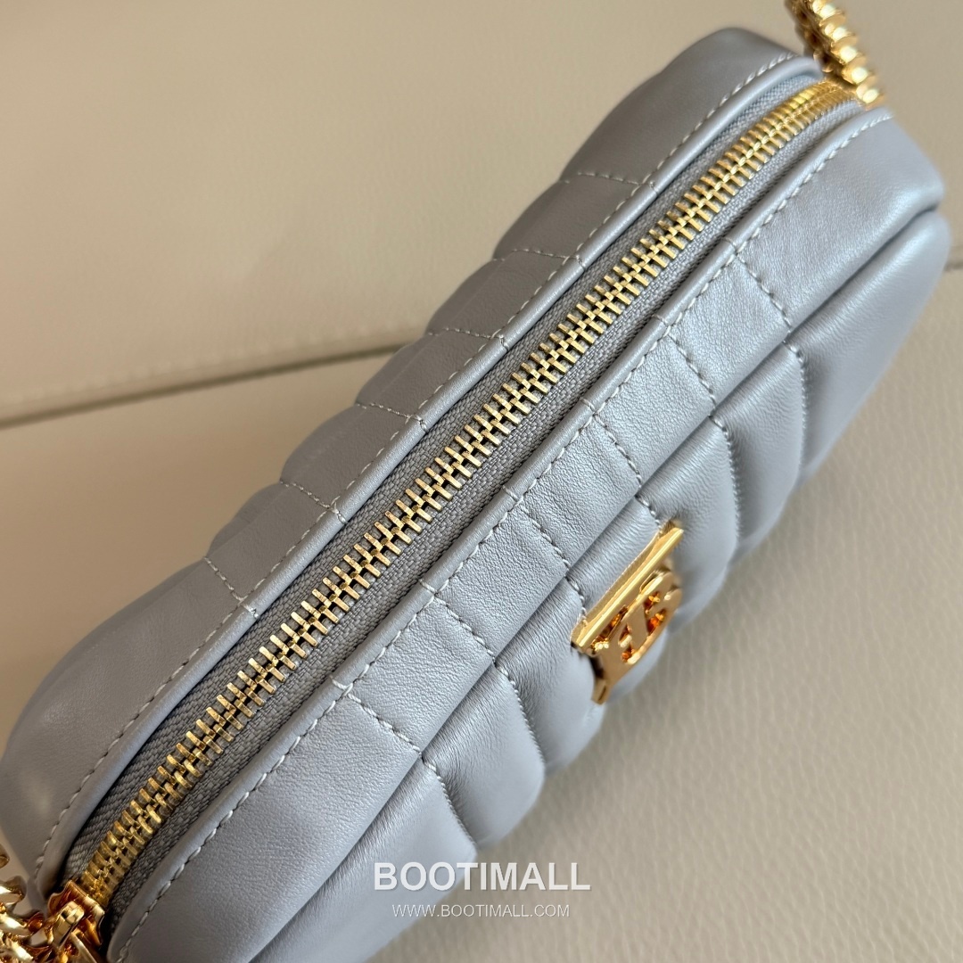 Burberry Lola Quilted Camera Italian-Tanned Lambskin Crossbody Bag 버버리 롤라 퀼팅 카메라 이탈리아 태닝 램스킨 크로스백 19cm 12