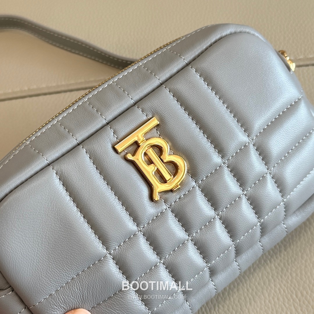 Burberry Lola Quilted Camera Italian-Tanned Lambskin Crossbody Bag 버버리 롤라 퀼팅 카메라 이탈리아 태닝 램스킨 크로스백 19cm 13