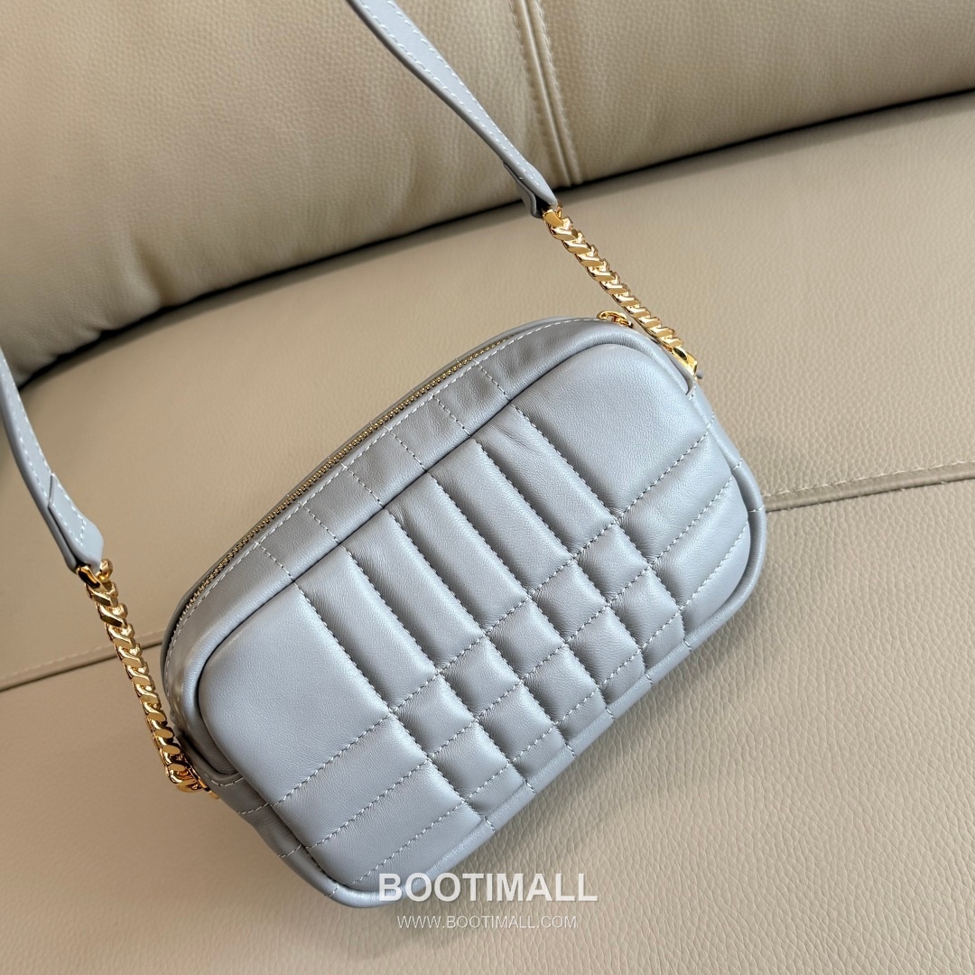 Burberry Lola Quilted Camera Italian-Tanned Lambskin Crossbody Bag 버버리 롤라 퀼팅 카메라 이탈리아 태닝 램스킨 크로스백 19cm 18