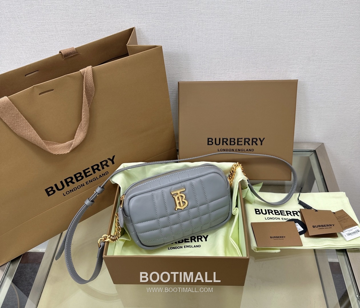 Burberry Lola Quilted Camera Italian-Tanned Lambskin Crossbody Bag 버버리 롤라 퀼팅 카메라 이탈리아 태닝 램스킨 크로스백 19cm 20