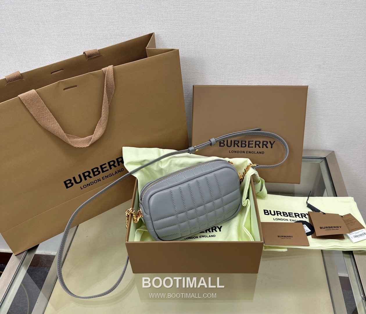 Burberry Lola Quilted Camera Italian-Tanned Lambskin Crossbody Bag 버버리 롤라 퀼팅 카메라 이탈리아 태닝 램스킨 크로스백 19cm 22