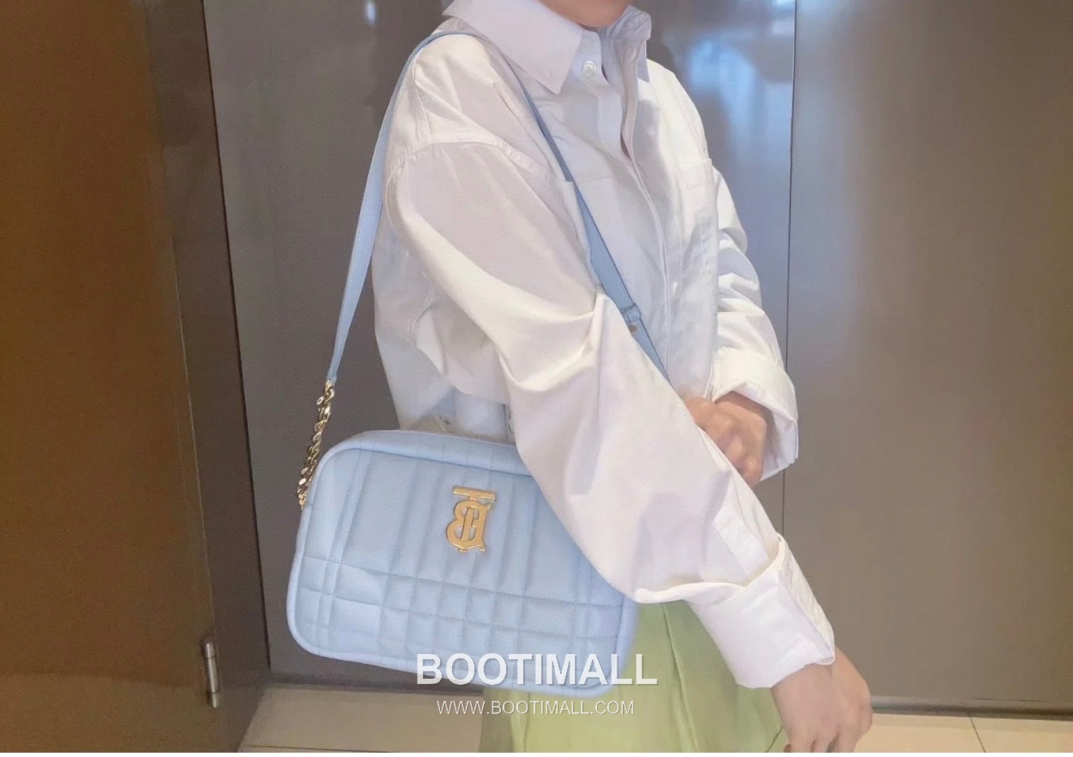 Burberry Lola Quilted Camera Italian-Tanned Lambskin Crossbody Bag 버버리 롤라 퀼티드 카메라 이탈리아 태닝 램스킨 크로스백 24cm 1