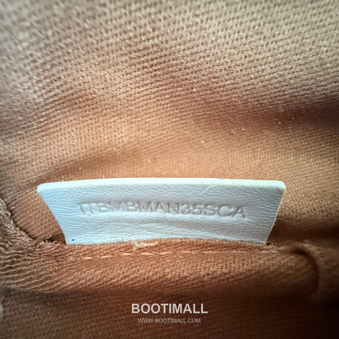 Burberry Lola Quilted Camera Italian-Tanned Lambskin Crossbody Bag 버버리 롤라 퀼티드 카메라 이탈리아 태닝 램스킨 크로스백 24cm 18