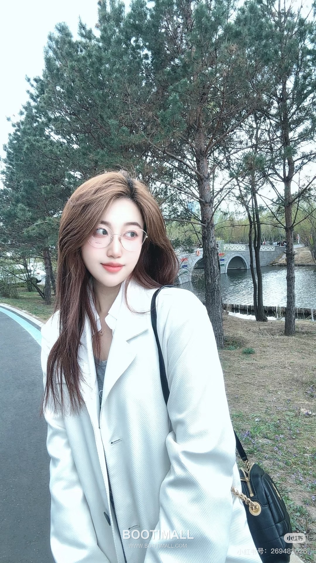 Burberry Lola Quilted Camera Italian-Tanned Lambskin Crossbody Bag 버버리 롤라 퀼티드 카메라 이탈리아 태닝 램스킨 크로스백 24cm 2