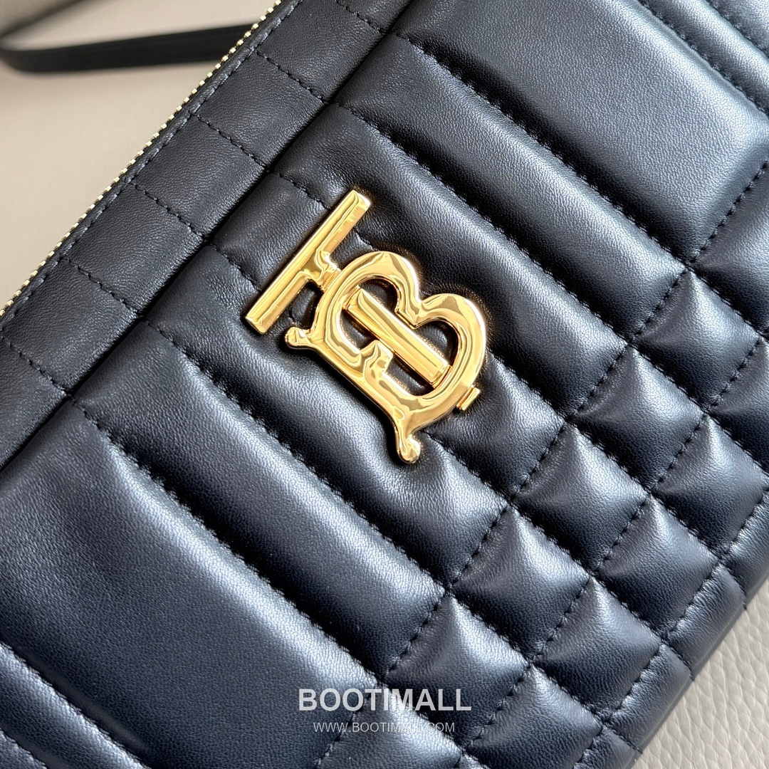 Burberry Lola Quilted Camera Italian-Tanned Lambskin Crossbody Bag 버버리 롤라 퀼티드 카메라 이탈리아 태닝 램스킨 크로스백 24cm 12