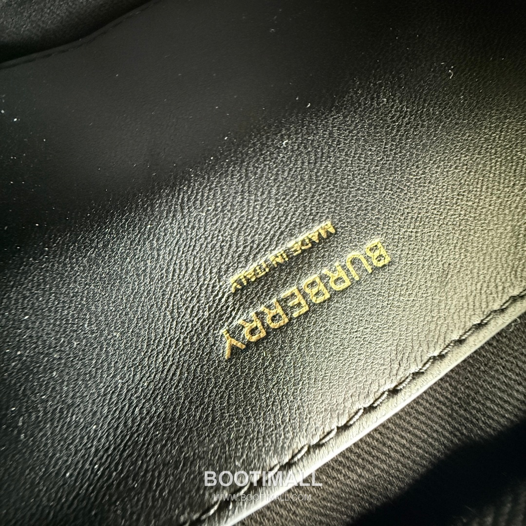 Burberry Lola Quilted Camera Italian-Tanned Lambskin Crossbody Bag 버버리 롤라 퀼티드 카메라 이탈리아 태닝 램스킨 크로스백 24cm 16