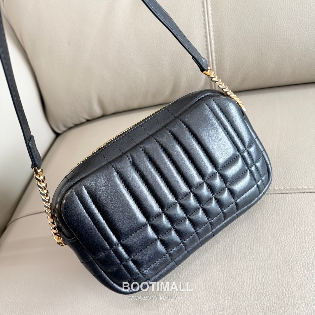 Burberry Lola Quilted Camera Italian-Tanned Lambskin Crossbody Bag 버버리 롤라 퀼티드 카메라 이탈리아 태닝 램스킨 크로스백 24cm 18