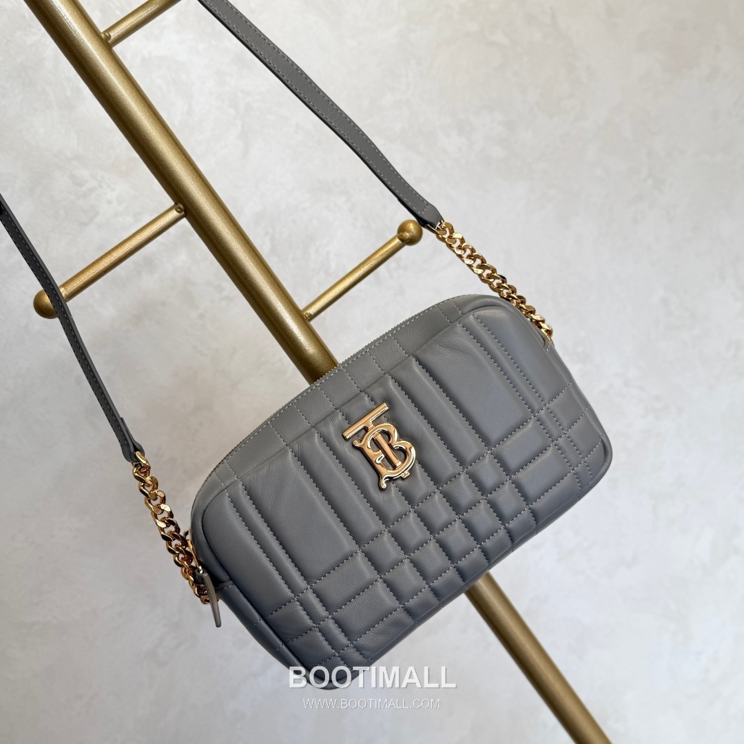Burberry Lola Quilted Camera Italian-Tanned Lambskin Crossbody Bag 버버리 롤라 퀼티드 카메라 이탈리아 태닝 램스킨 크로스백 24cm 21