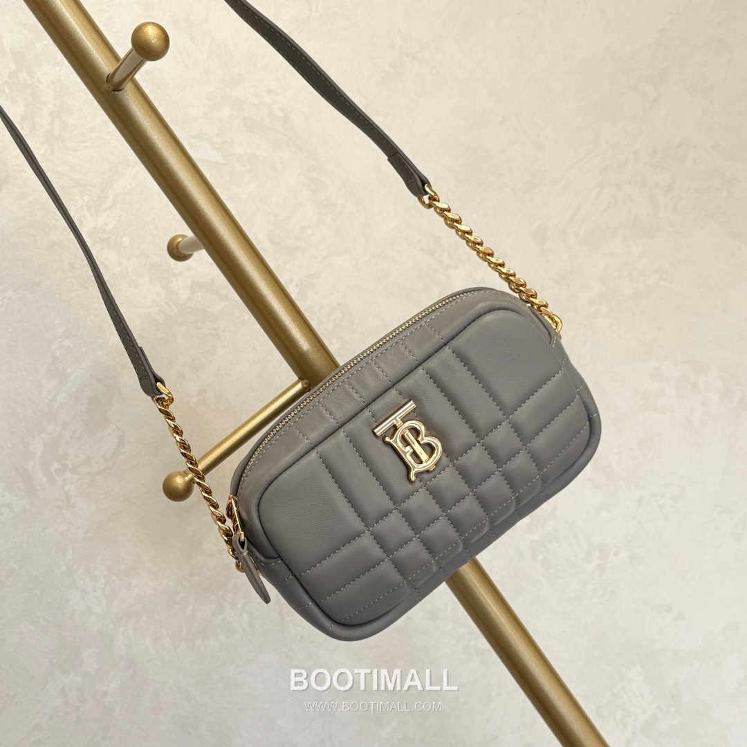 Burberry Lola Quilted Camera Italian-Tanned Lambskin Crossbody Bag 버버리 롤라 퀼티드 카메라 이탈리아 태닝 램스킨 크로스백 24cm 23