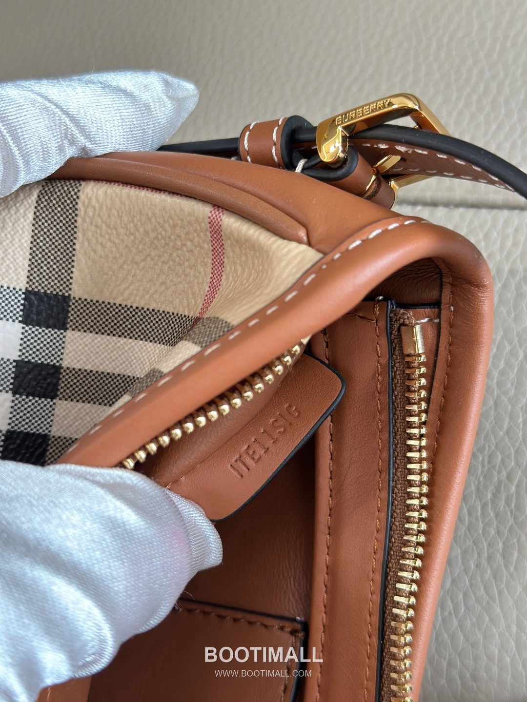 Burberry Check Buckle Strap Shoulder Bag 버버리 체크 버클 스트랩 숄더백 26cm 16