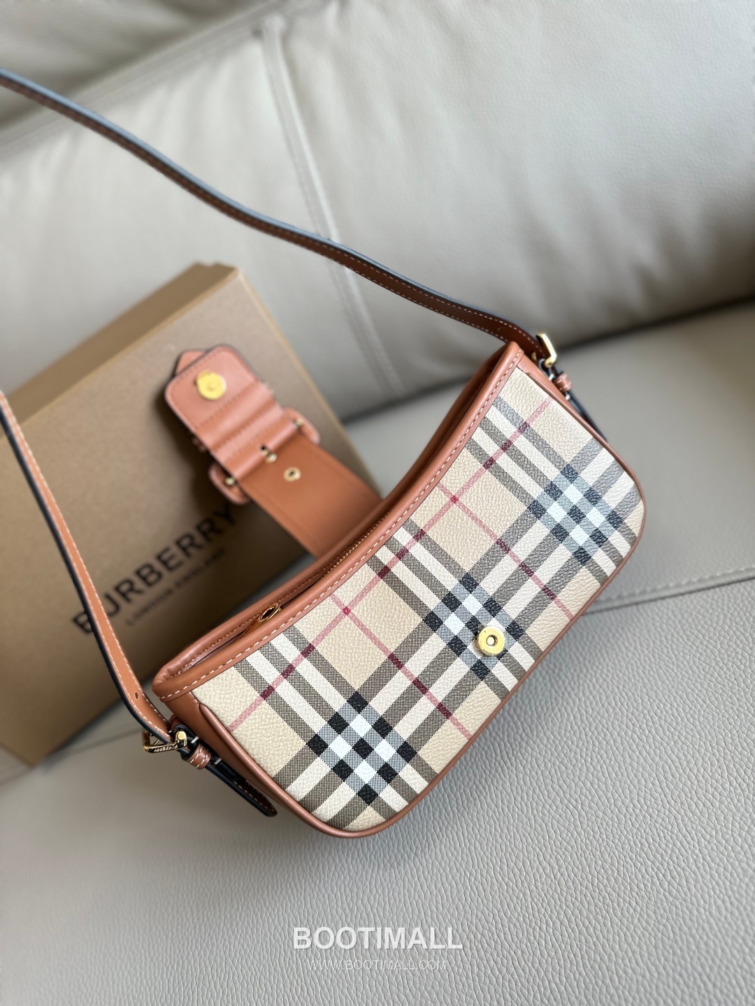 Burberry Check Buckle Strap Shoulder Bag 버버리 체크 버클 스트랩 숄더백 26cm 19