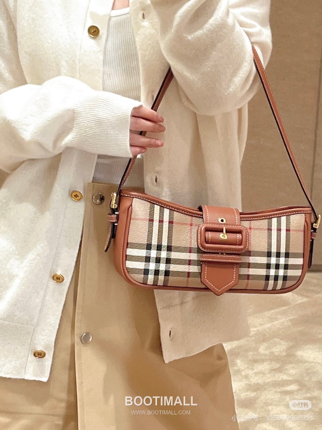 Burberry Check Buckle Strap Shoulder Bag 버버리 체크 버클 스트랩 숄더백 26cm 22