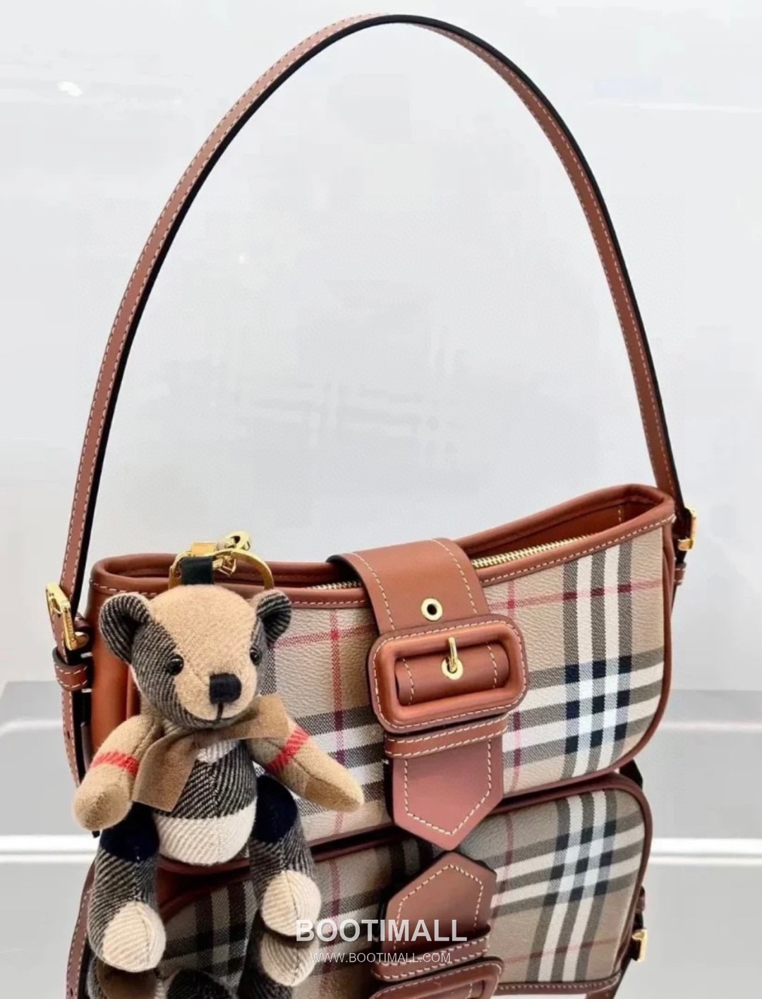 Burberry Check Buckle Strap Shoulder Bag 버버리 체크 버클 스트랩 숄더백 26cm 27