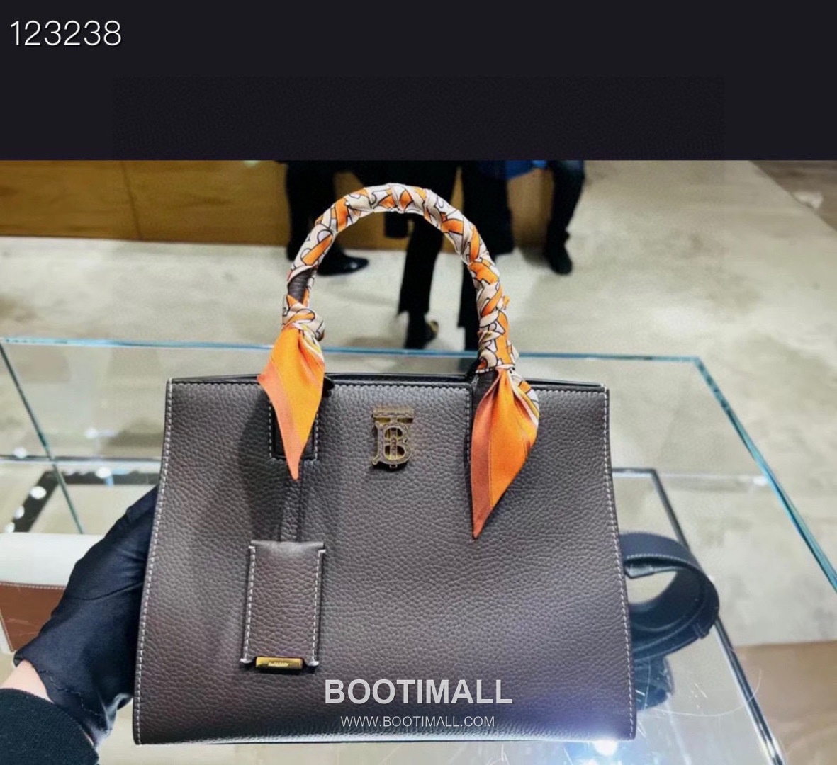 Burberry Thomas Logo Tote Grained Calfskin Bag 버버리 토마스 로고 토트 044173 그레인드 카프스킨 27cm 5