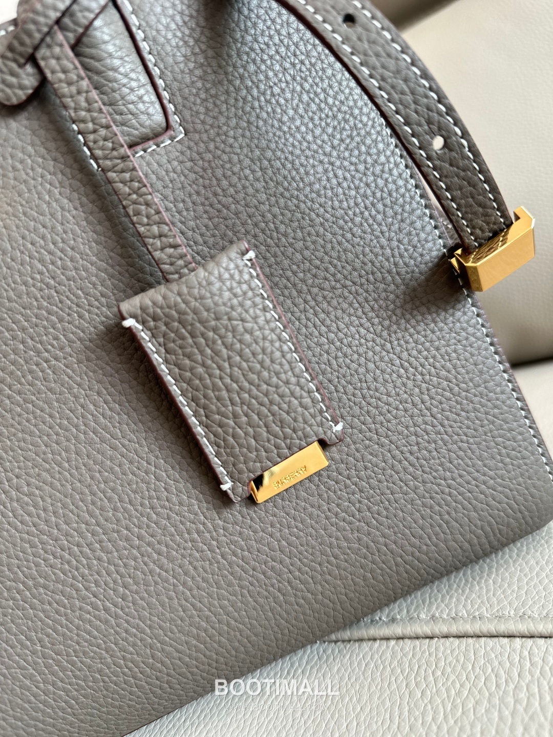 Burberry Thomas Logo Tote Grained Calfskin Bag 버버리 토마스 로고 토트 044173 그레인드 카프스킨 27cm 12