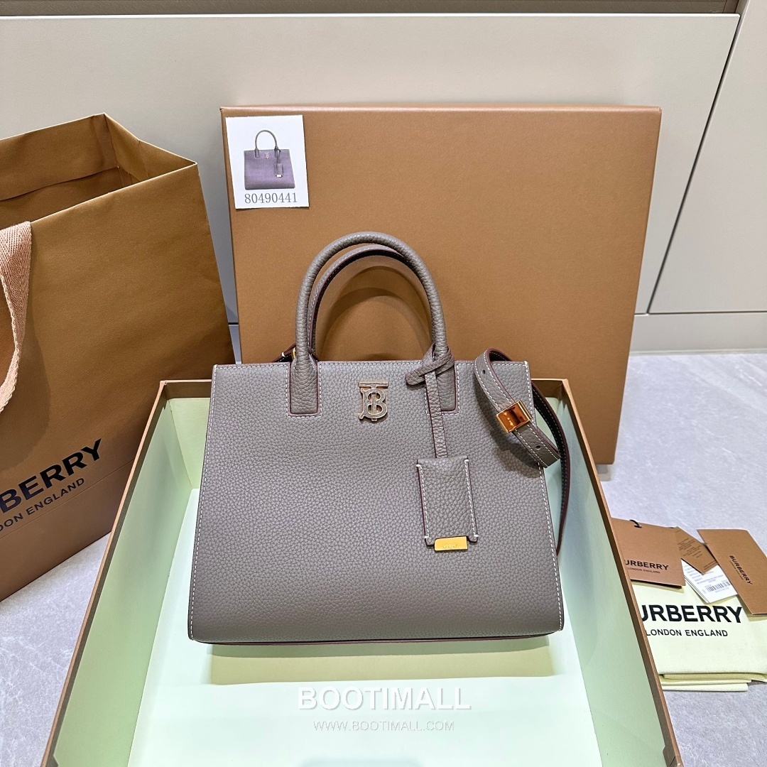 Burberry Thomas Logo Tote Grained Calfskin Bag 버버리 토마스 로고 토트 044173 그레인드 카프스킨 27cm 19